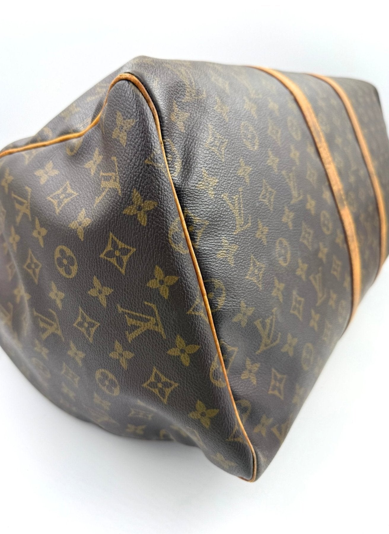Louis Vuitton Keepall 55 Reisetasche im klassischen Monogram Canvas mit braunen Lederelementen und goldenen Details