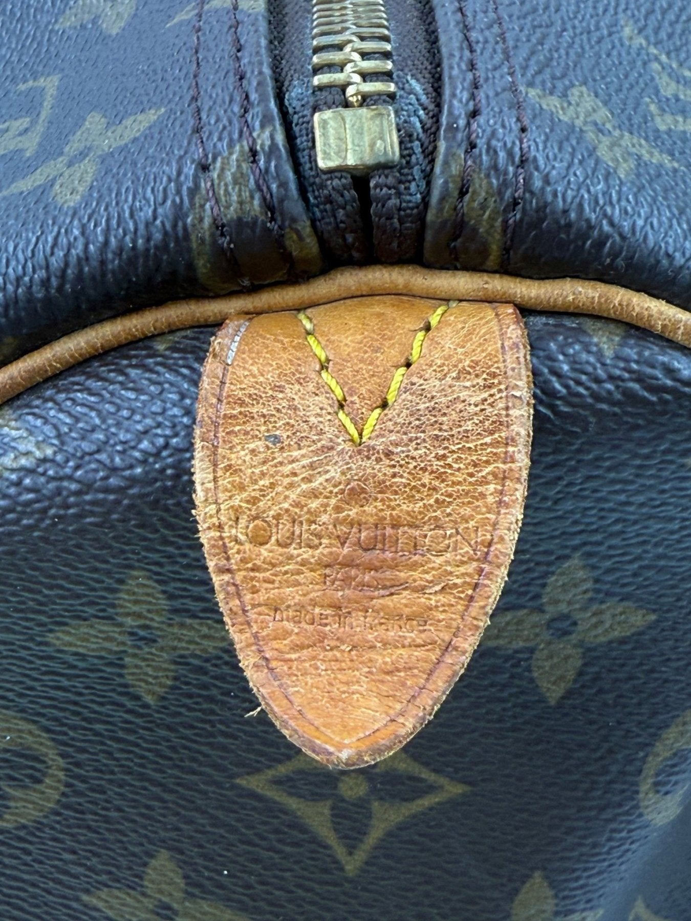 Louis Vuitton Keepall 55 Monogram Canvas Detail mit Reissverschluss und Leder-Patch im Vintage-Look