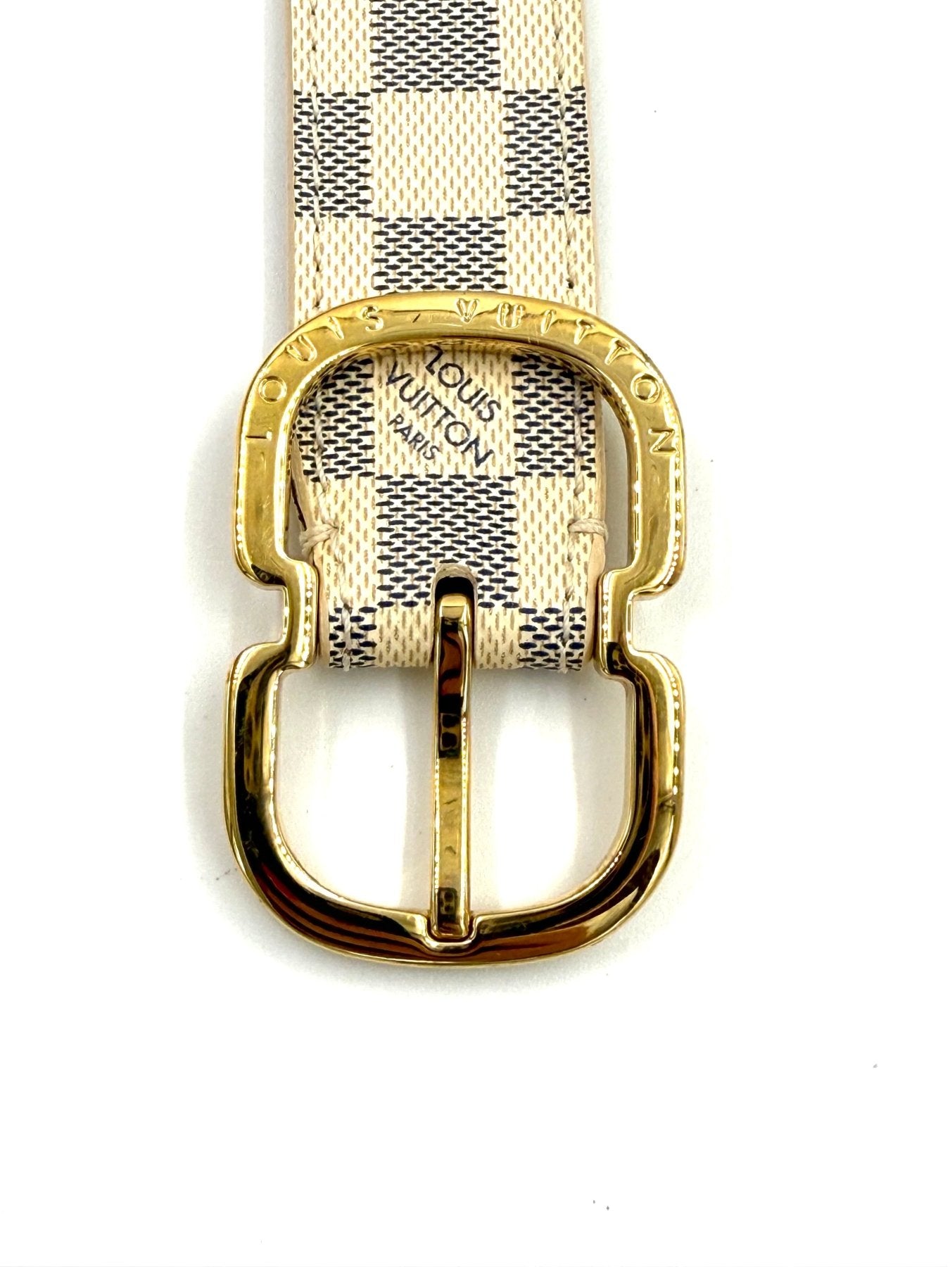 LOUIS VUITTON Gürtel Damier Azur mit goldfarbener Schnalle und charakteristischem Karomuster aus 2014, 90 cm lang.