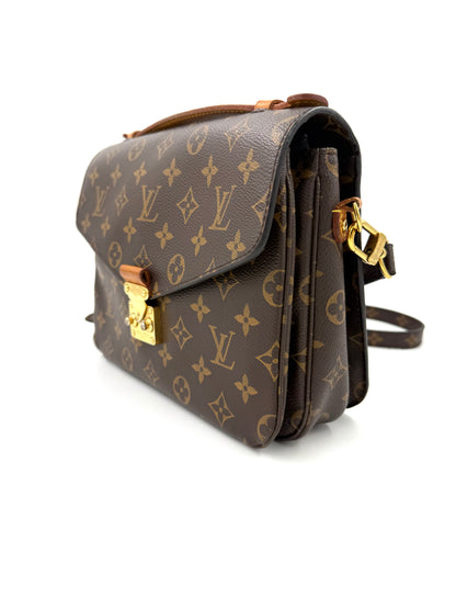 LOUIS VUITTON Pochette Metis Monogram Canvas