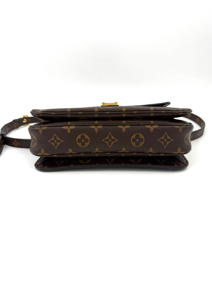 LOUIS VUITTON Pochette Metis Monogram Canvas