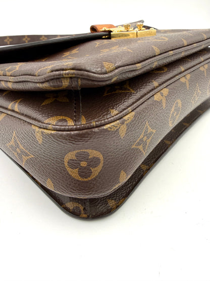 LOUIS VUITTON Pochette Metis Monogram Canvas