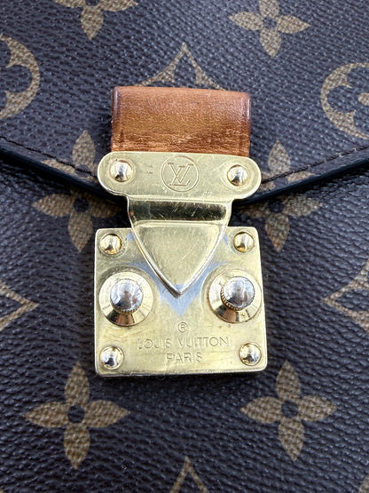 LOUIS VUITTON Pochette Metis Monogram Canvas