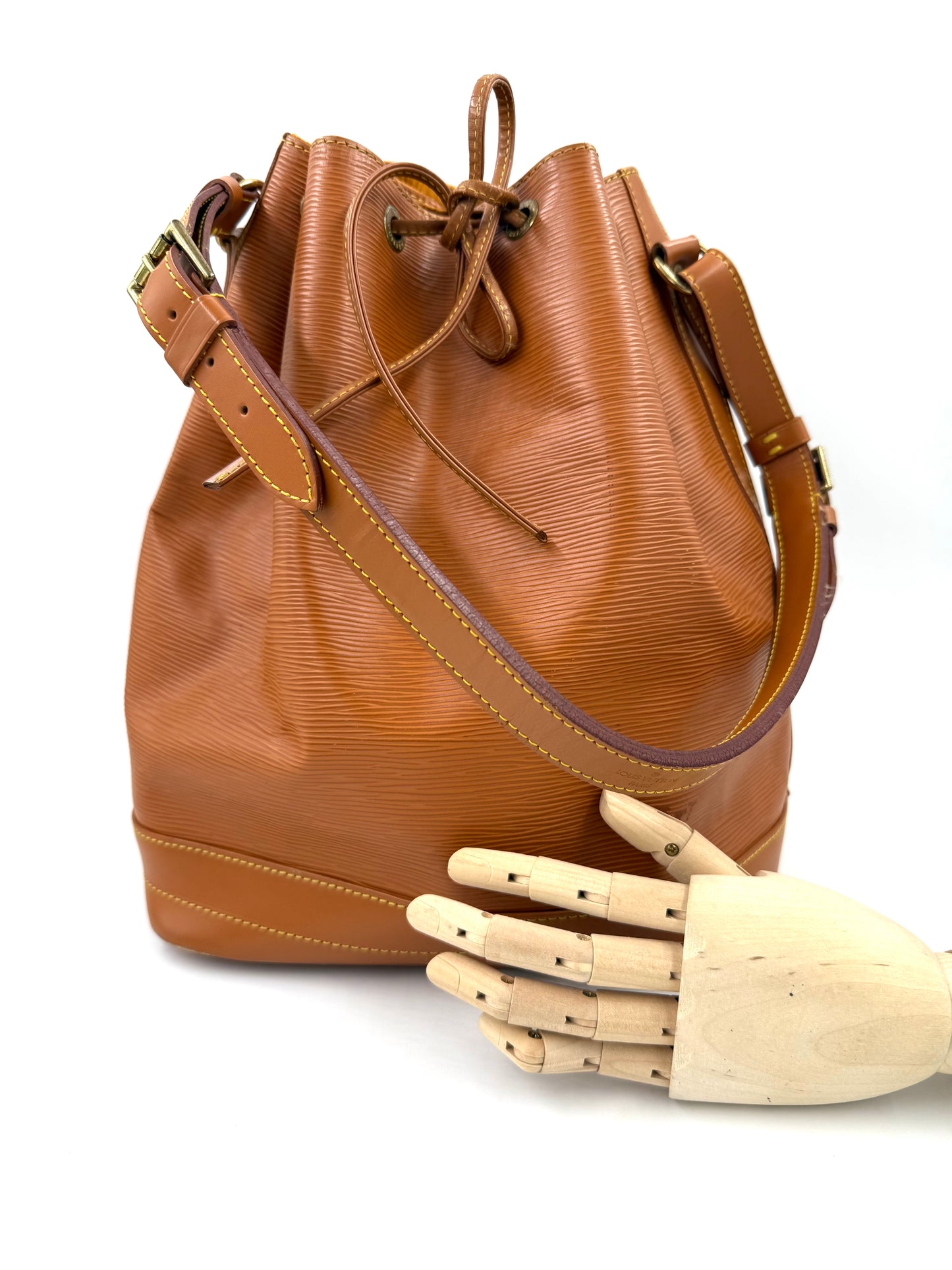 LOUIS VUITTON Noe grande Epi kenian