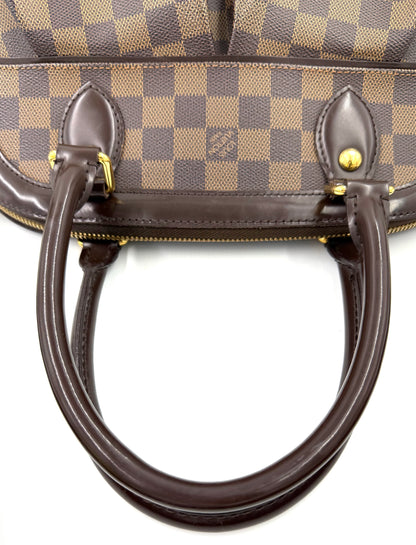 LOUIS VUITTON Trevi PM Damier Ebene mit braunen Ledergriffen und schützendem Canvas-Muster, guter Zustand.