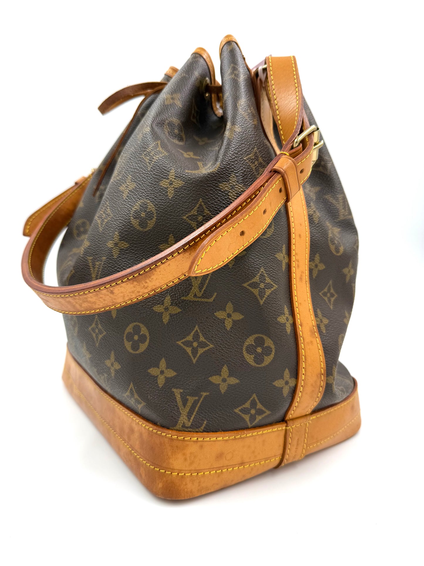 LOUIS VUITTON Noe grande Monogram Canvas