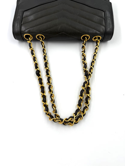 CHANEL Single Flap Lammleder schwarz GHW Handtasche mit goldfarbenen Kettenriemen und gestepptem Lammleder in Chevron-Optik