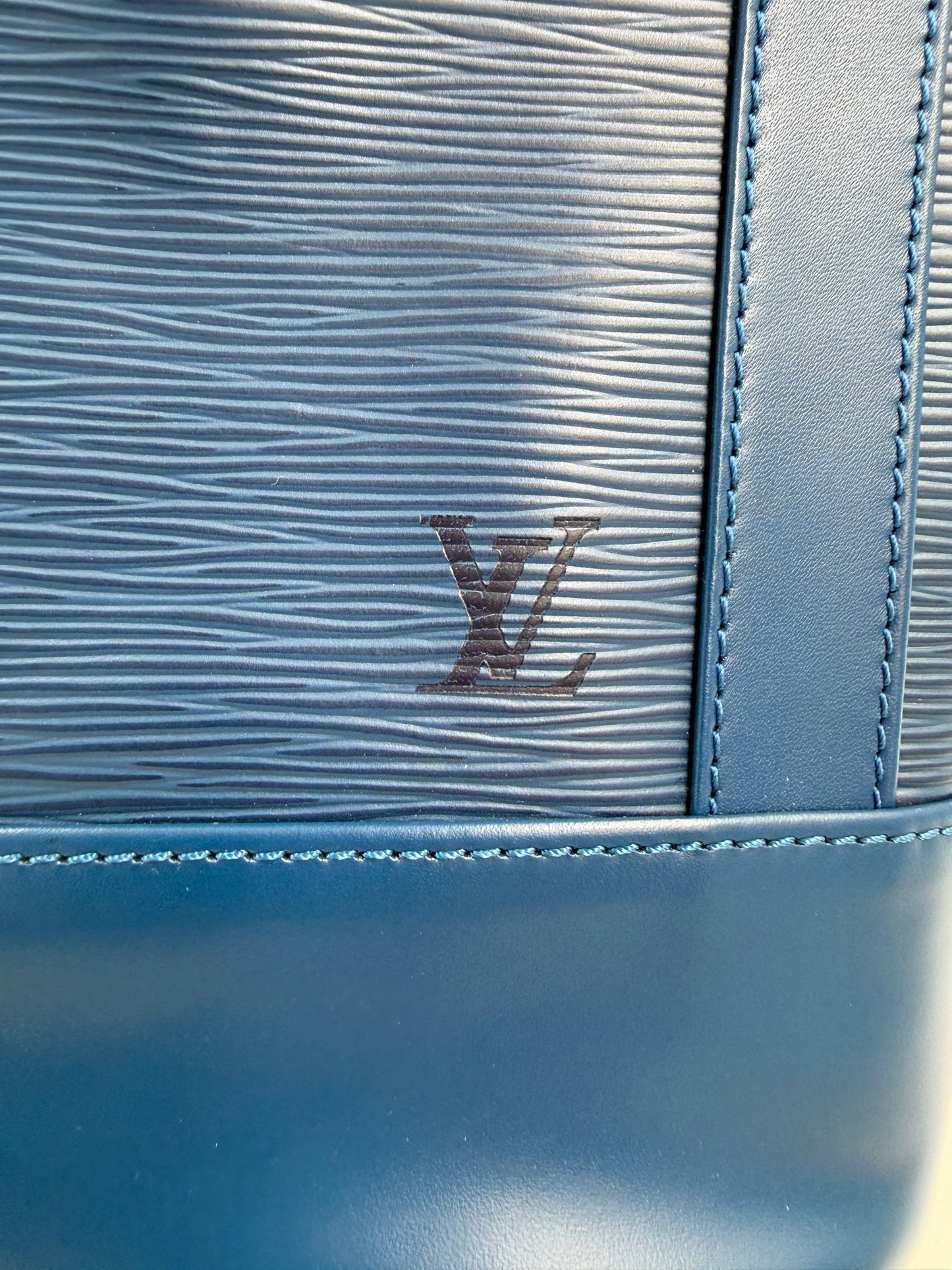 LOUIS VUITTON Randonnée MM Epi blau