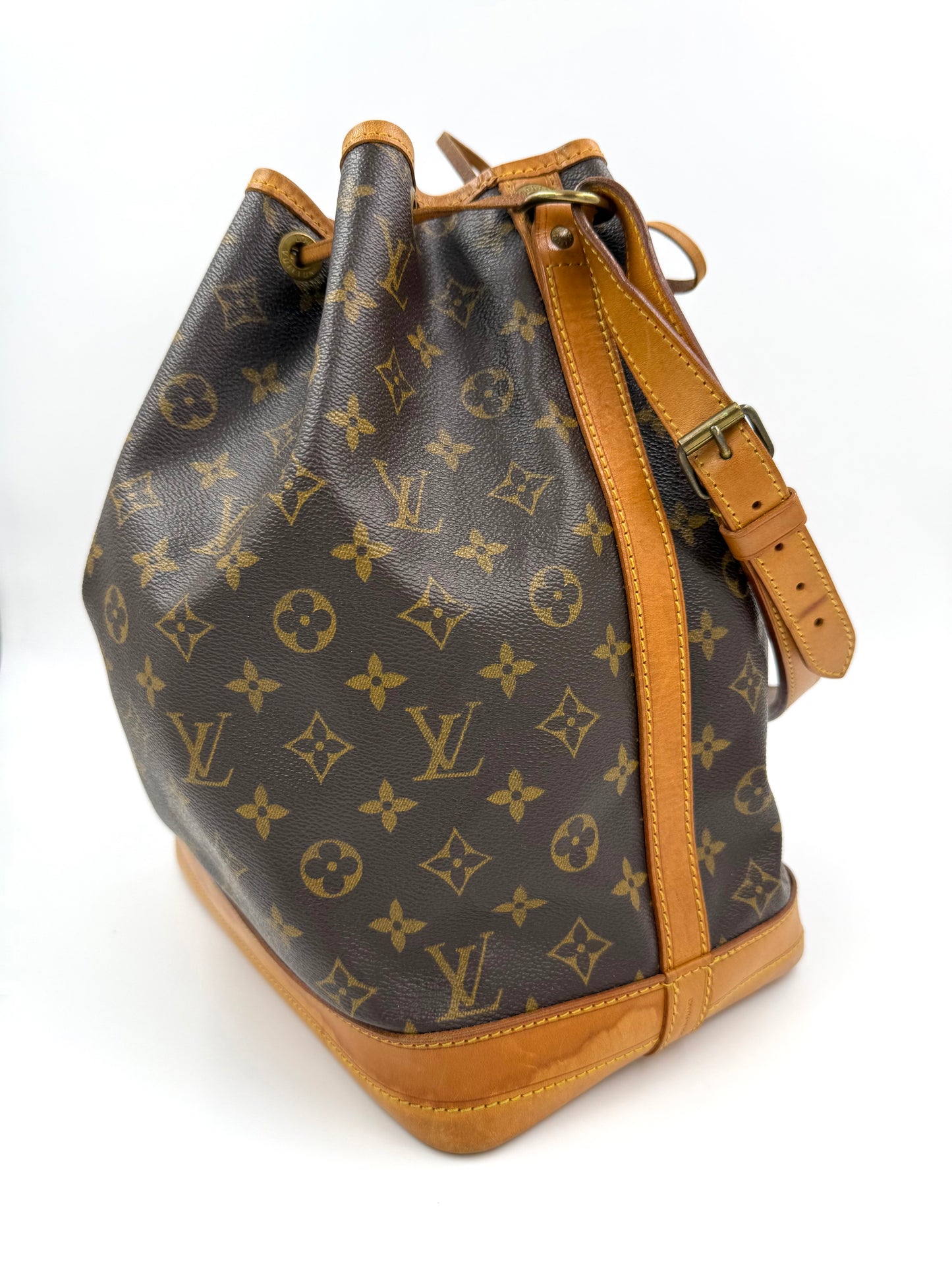 LOUIS VUITTON Sac Noe Grande Monogram Canvas
