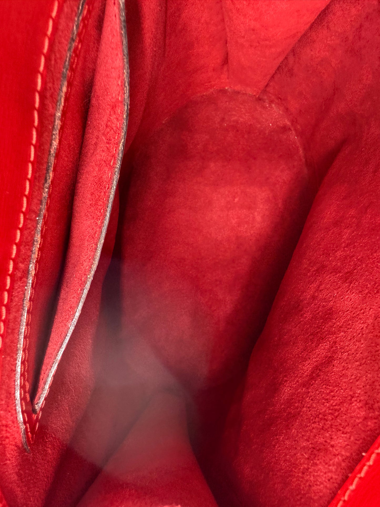 LOUIS VUITTON Cluny Bucket Bag Epi rot