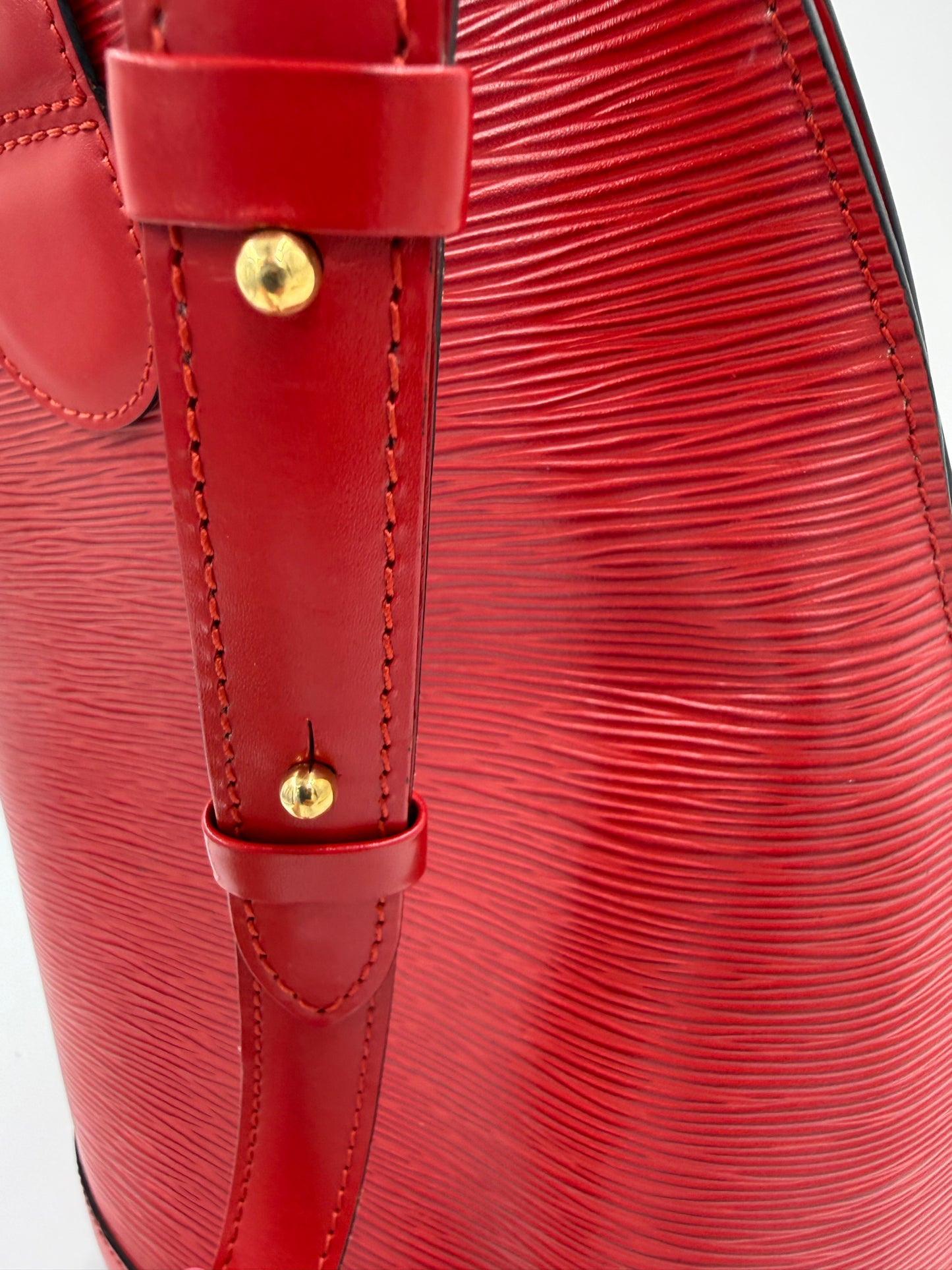 LOUIS VUITTON Cluny Bucket Bag Epi rot