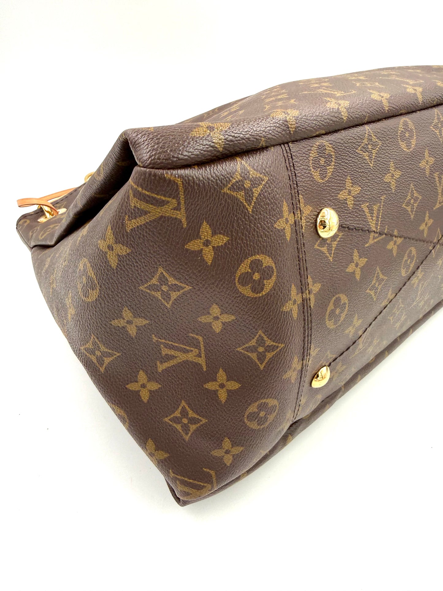 LOUIS VUITTON Artsy MM Monogram Canvas