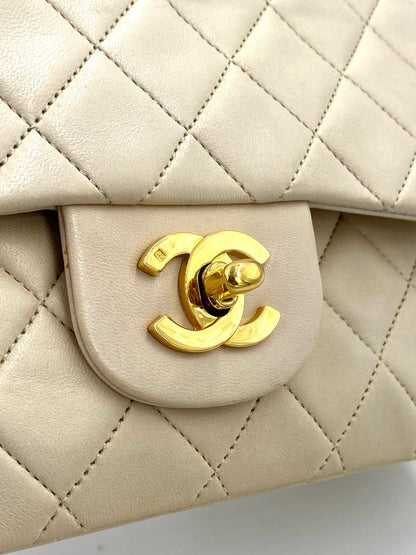 CHANEL Timeless Single Flap Bag small creme - Clutch & Macarons - 2050196 - Clutch & Macarons - 