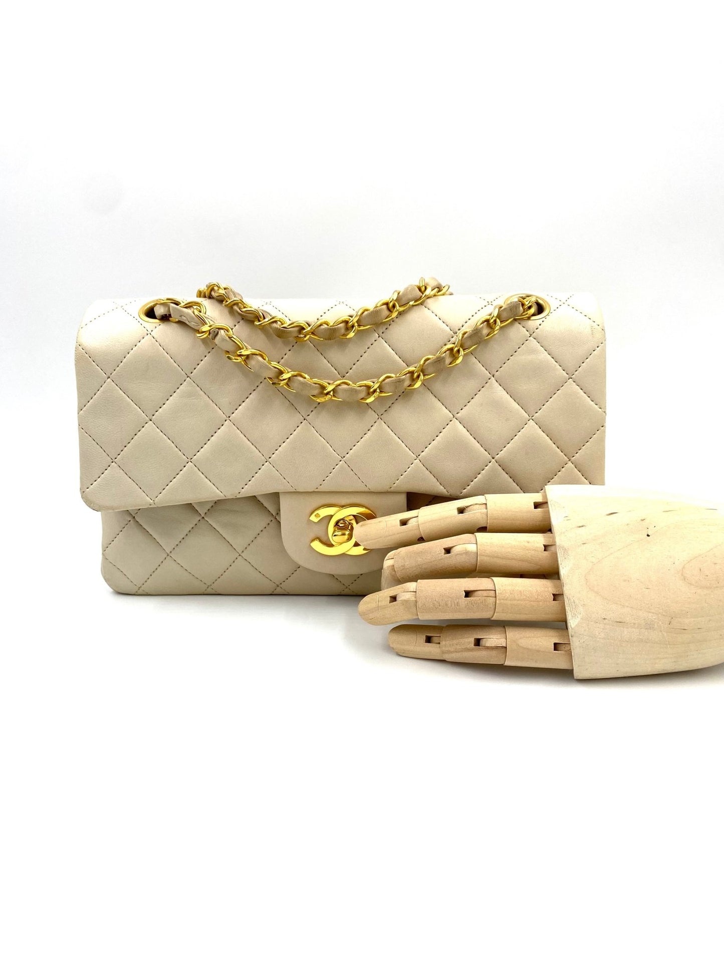 CHANEL Timeless Single Flap Bag small creme - Clutch & Macarons - 2050196 - Clutch & Macarons - 