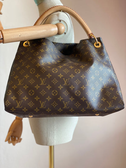 LOUIS VUITTON Artsy MM Monogram Canvas