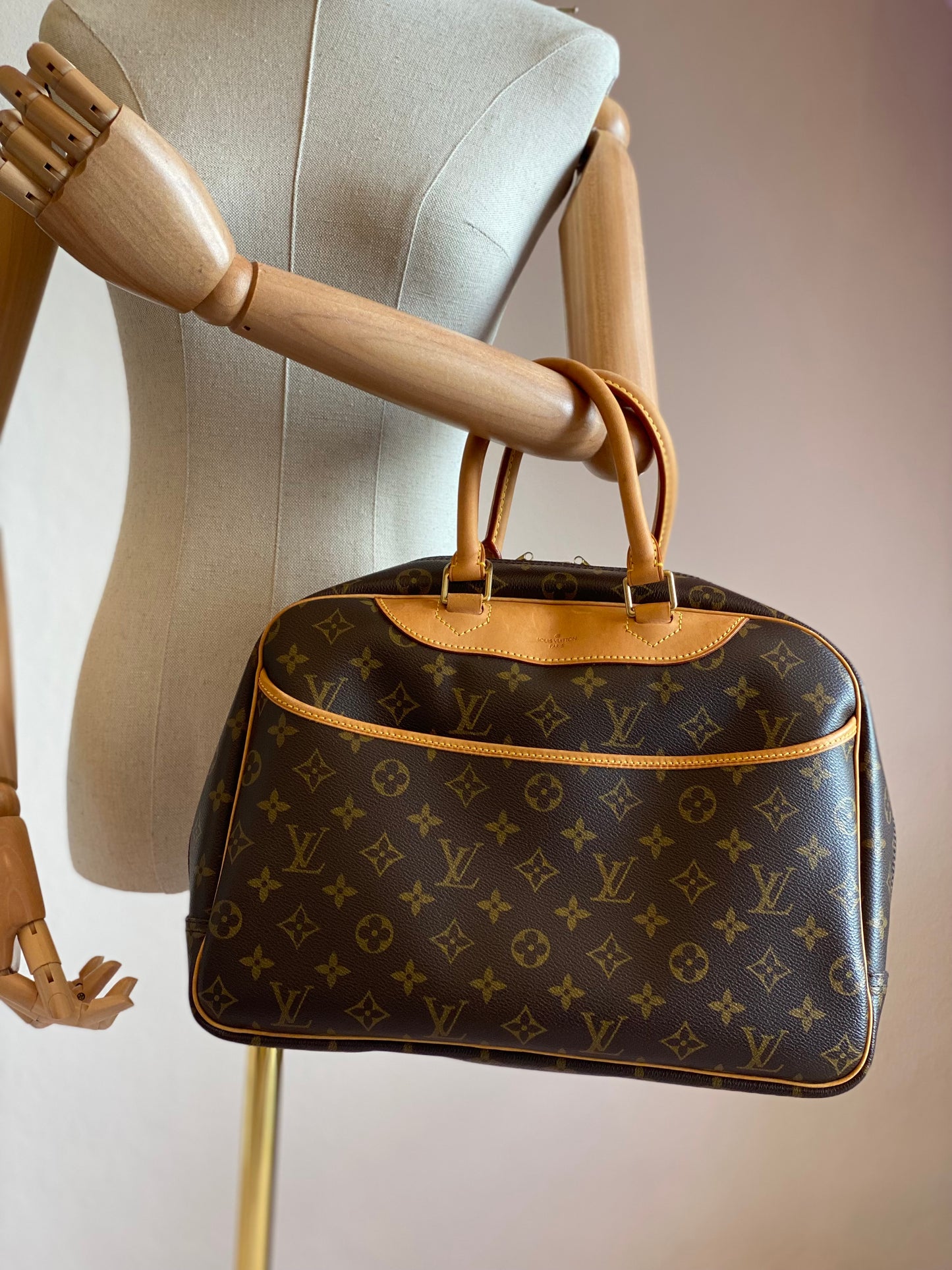 LOUIS VUITTON Deauville Monogram Canvas