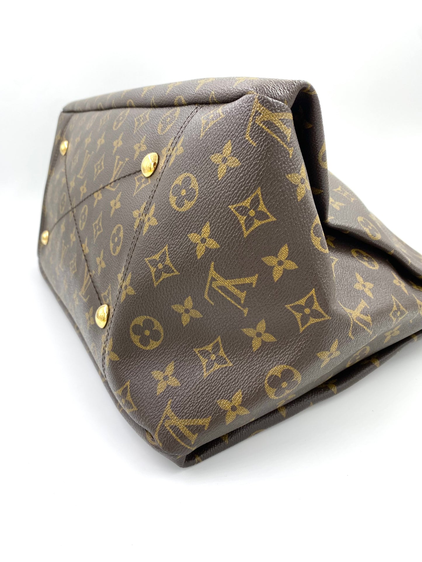 LOUIS VUITTON Artsy MM Monogram Canvas