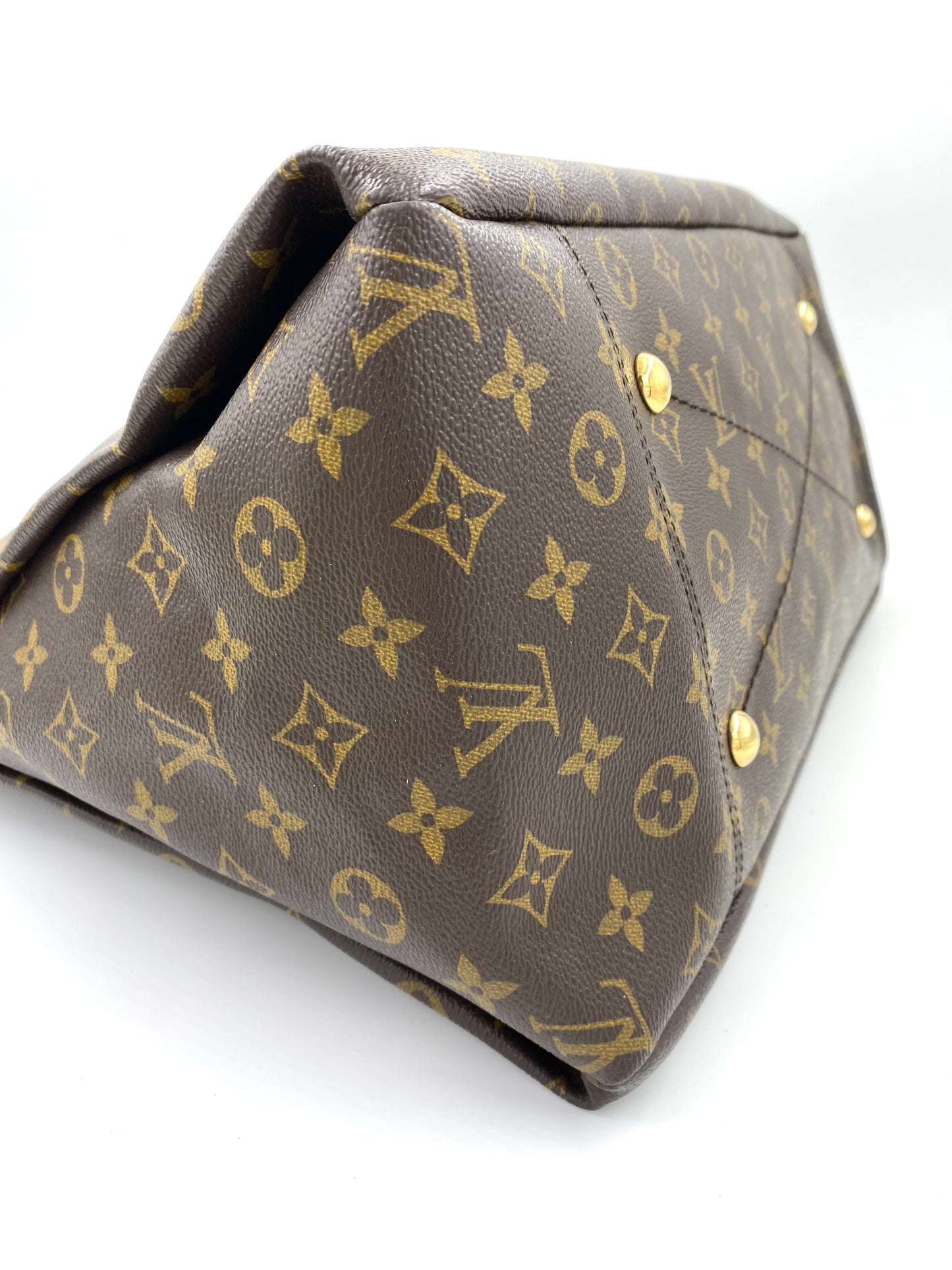 LOUIS VUITTON Artsy MM Monogram Canvas