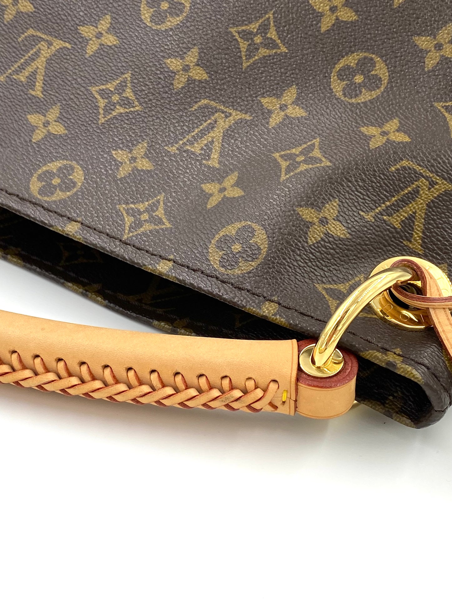 LOUIS VUITTON Artsy MM Monogram Canvas