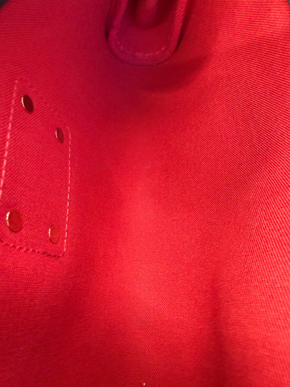 LOUIS VUITTON Pochette Eva Damier Ebene mit rotem Innenfutter in Detailansicht