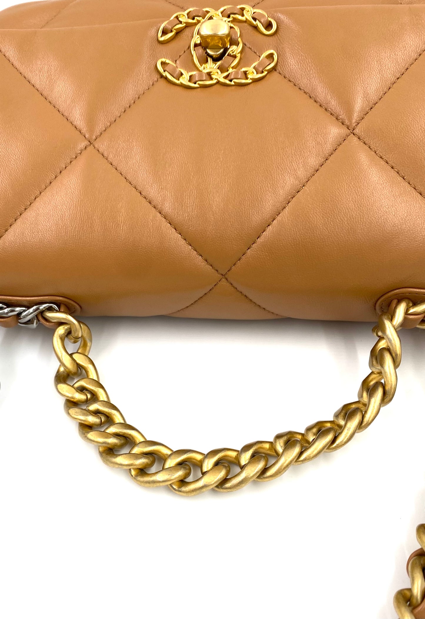 CHANEL 19 Flap Bag cognac Lammleder