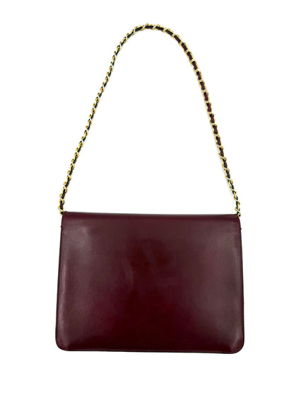 CHANEL Single Flap Square medium bordeaux GHW aus glattem Leder mit goldfarbener Kette als Schulterriemen