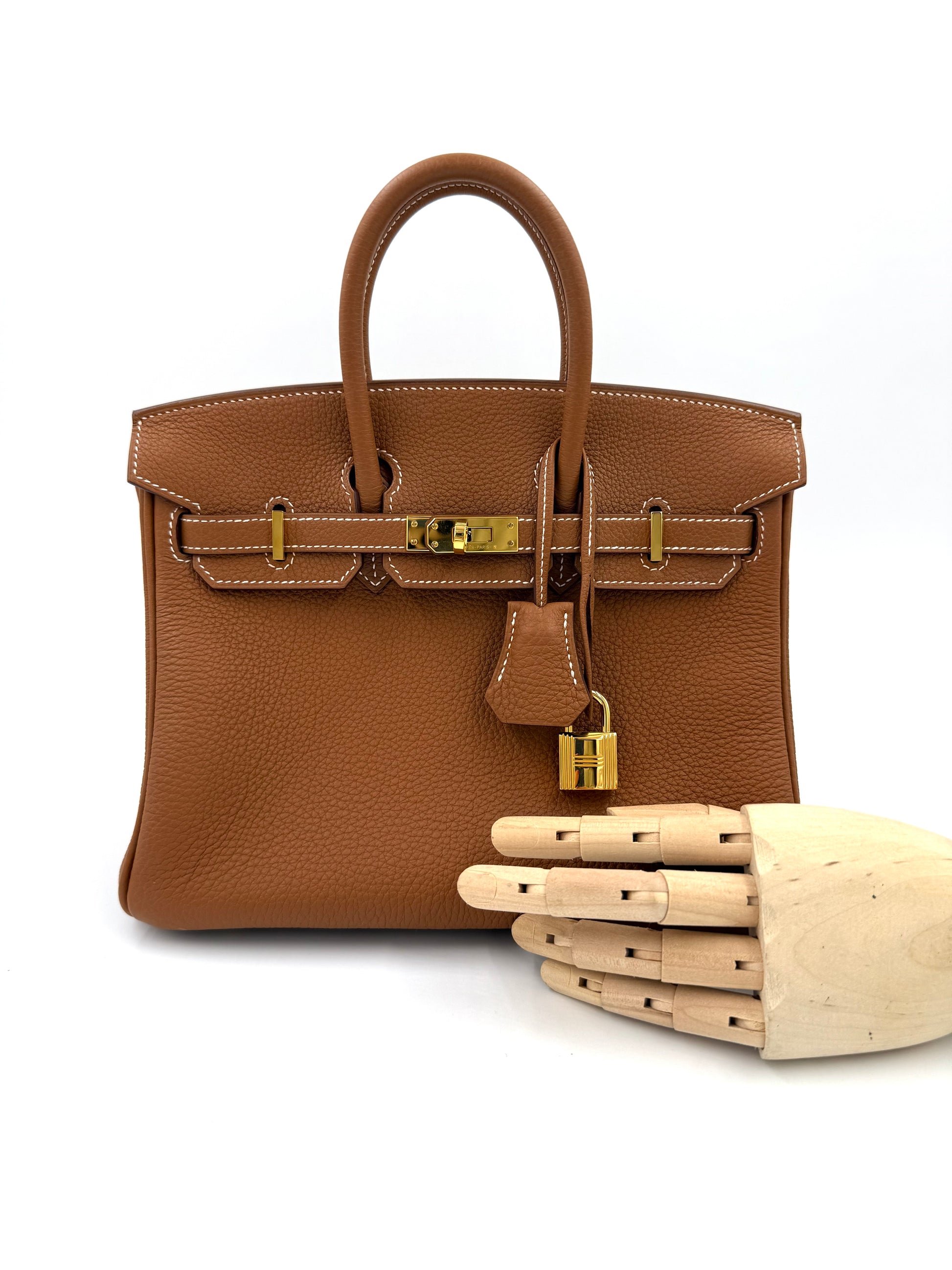 HERMÈS Birkin 25 Togo Gold GHW Fullset braune Ledertasche mit goldfarbenem Schloss und feinen weißen Ziernähten