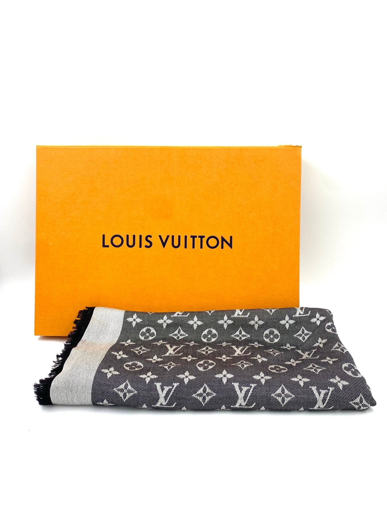 LOUIS VUITTON Tuch Monogram Denim - Clutch & Macarons - IS0261 - Clutch & Macarons - 