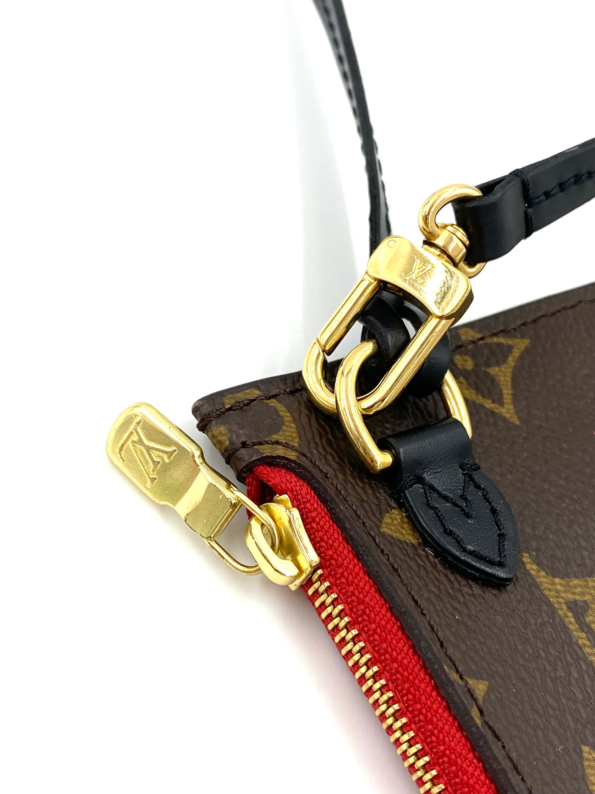 LOUIS VUITTON Pochette Worldtour