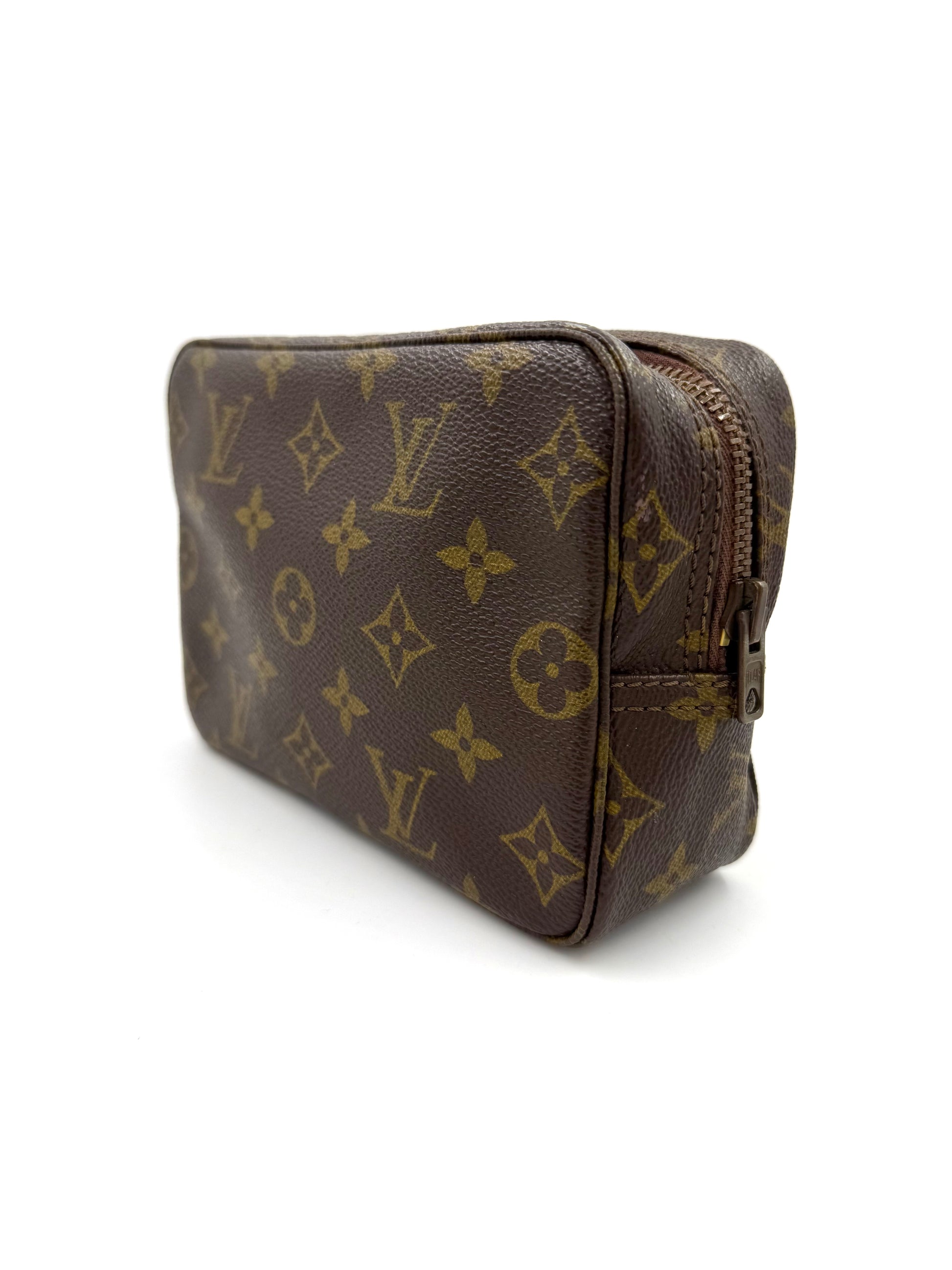 LOUIS VUITTON Trousse Toilette 18 Monogram Canvas edle Kosmetiktasche aus beschichtetem Canvas mit Reißverschluss
