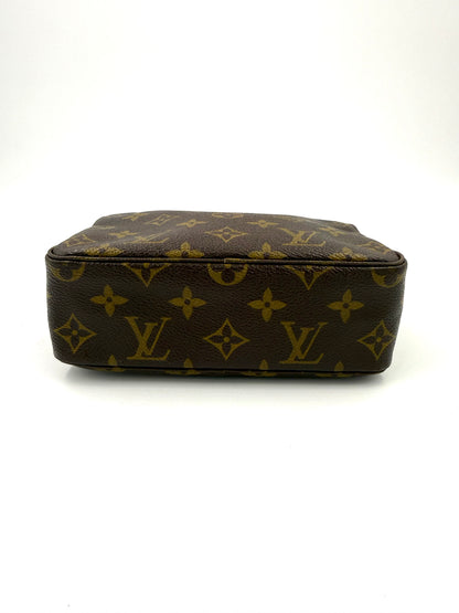 LOUIS VUITTON Trousse Toilette 18 Monogram Canvas Kosmetiktasche aus beschichtetem Canvas mit klassischem Monogramm-Muster