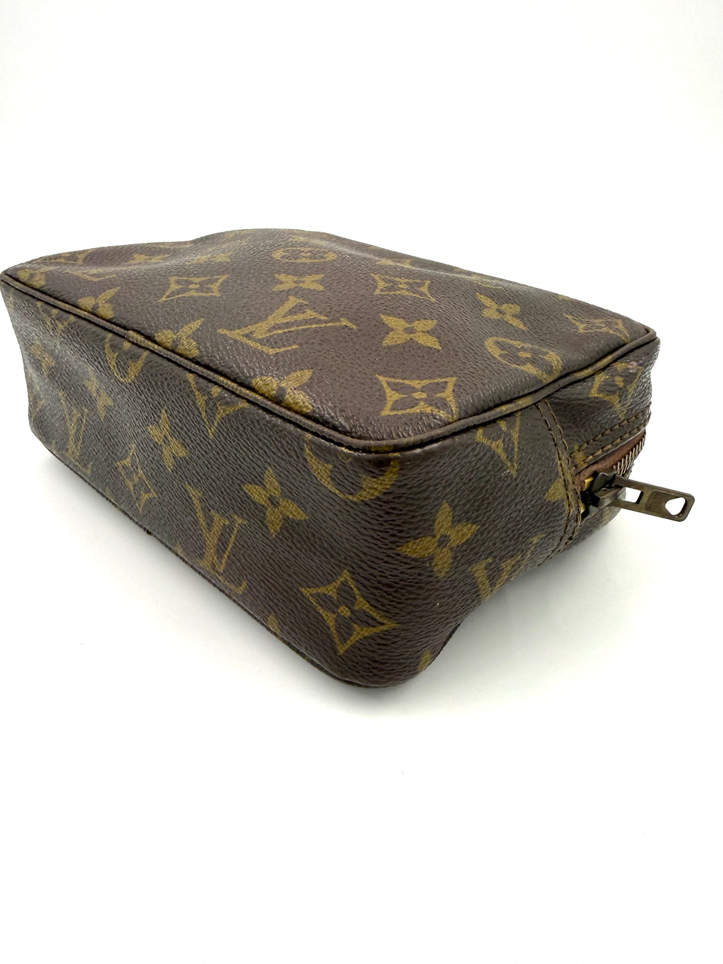 LOUIS VUITTON Trousse Toilette 18 Monogram Canvas Kosmetiktasche aus beschichtetem Canvas mit Reißverschluss und Markenmotiv