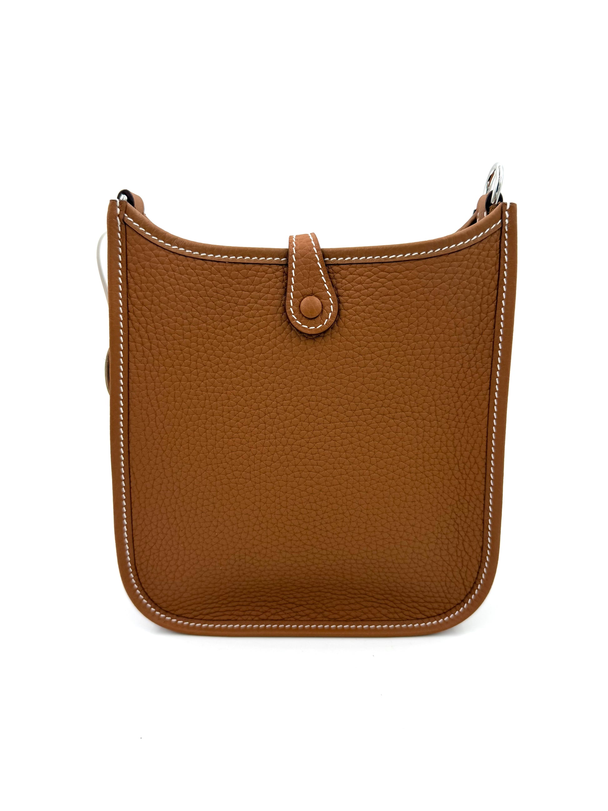 HERMÈS Evelyne 16 gold PHW in braunem genarbtem Leder mit weißer Naht, elegante Secondhand Designerhandtasche.