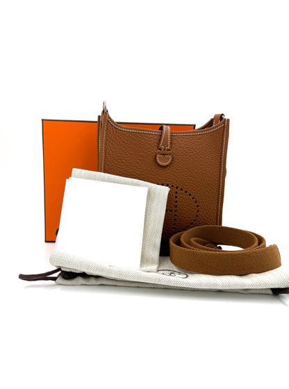 HERMÈS Evelyne 16 gold PHW in braunem Leder mit Staubbeutel und verstellbarem Schulterriemen, nachhaltige Designer Handtasche