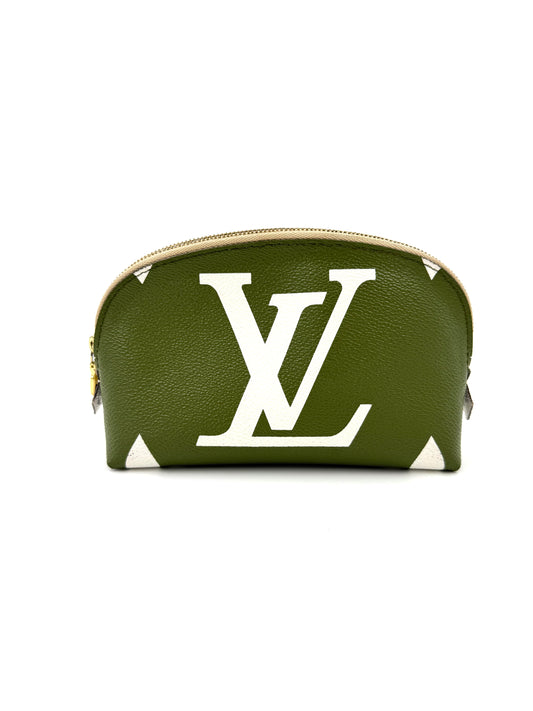 LOUIS VUITTON Pochette Cosmetique „By the Pool“ kahki