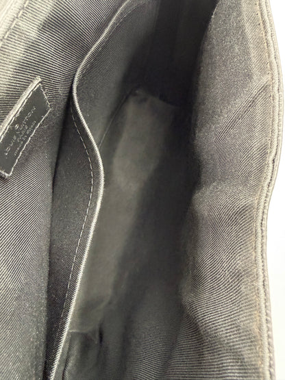 LOUIS VUITTON District Damier Graphite Innenraum mit schwarzem Stofffutter und Innentasche aus Canvas