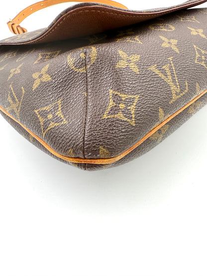 LOUIS VUITTON Musette Salsa GM Monogram Canvas