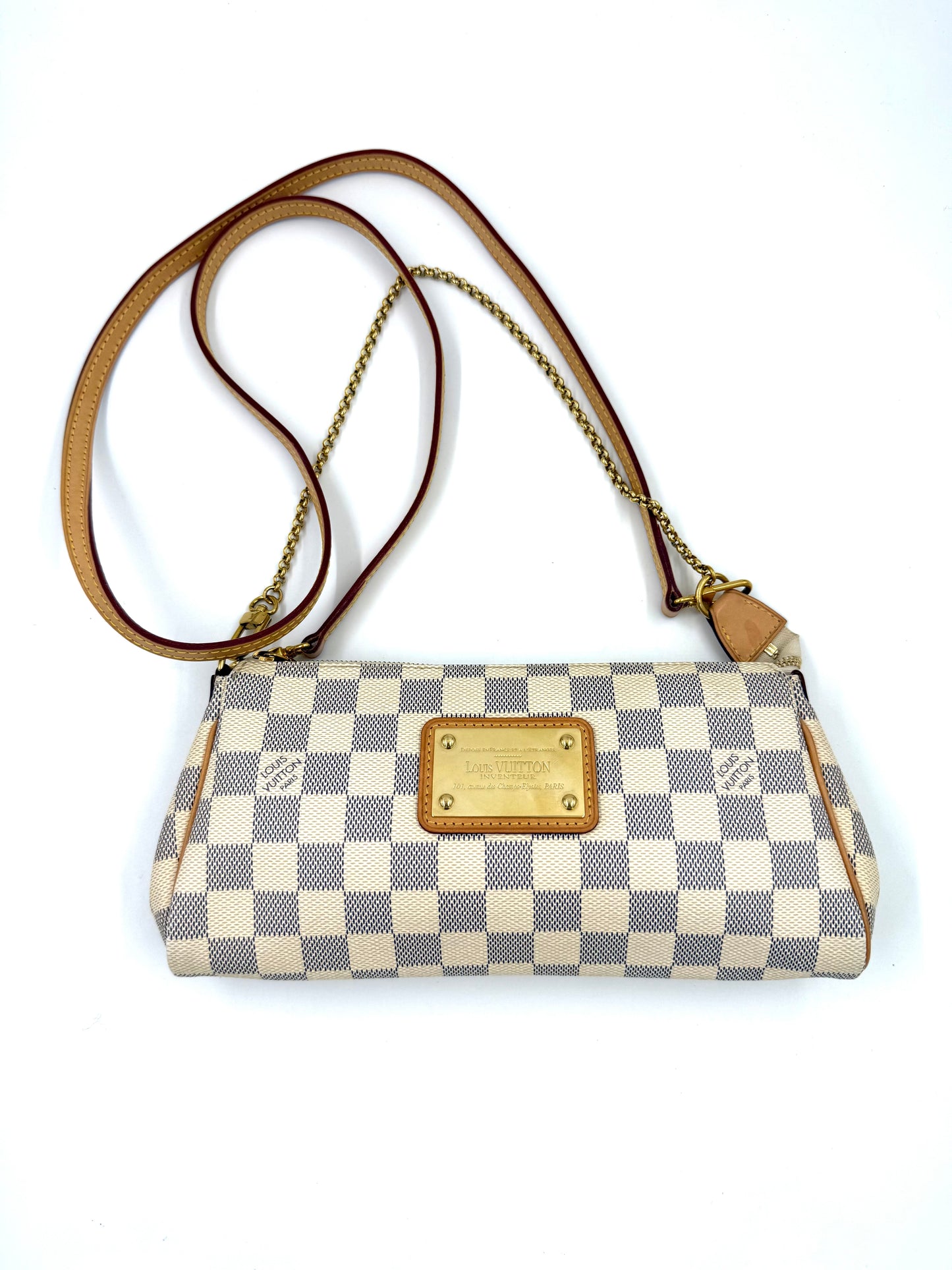 LOUIS VUITTON Pochette Eva Damier Azur mit beigebraunem Leder und goldfarbener Plakette in elegantem Schachbrettmuster