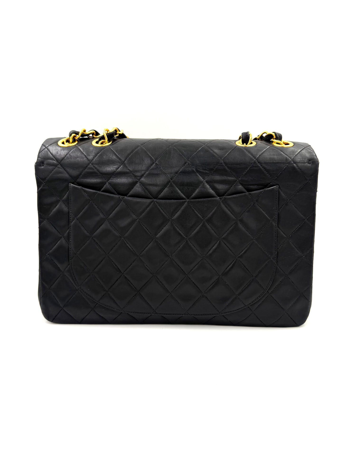 CHANEL Timeless Single Flap Maxi schwarz GHW mit gestepptem Lammleder und markantem goldfarbenem Kettendetail hinten
