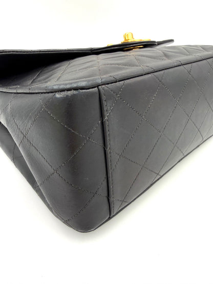 CHANEL Timeless Single Flap Maxi schwarz GHW mit geprägtem gestepptem Lammleder und minimaler Abnutzung an der Ecke