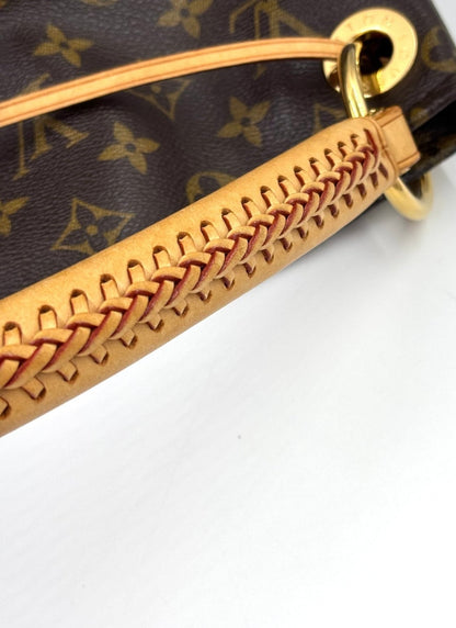 Louis Vuitton Artsy MM Monogram Canvas Handtasche mit handgeflochtenem Ledergriff und goldfarbenen Beschlaegen in Nahaufnahme