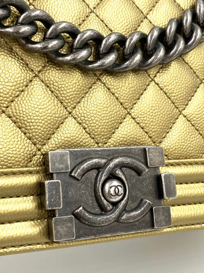 CHANEL Boy Bag medium Caviarleder gold - Clutch & Macarons - 24840870 - Clutch & Macarons - 