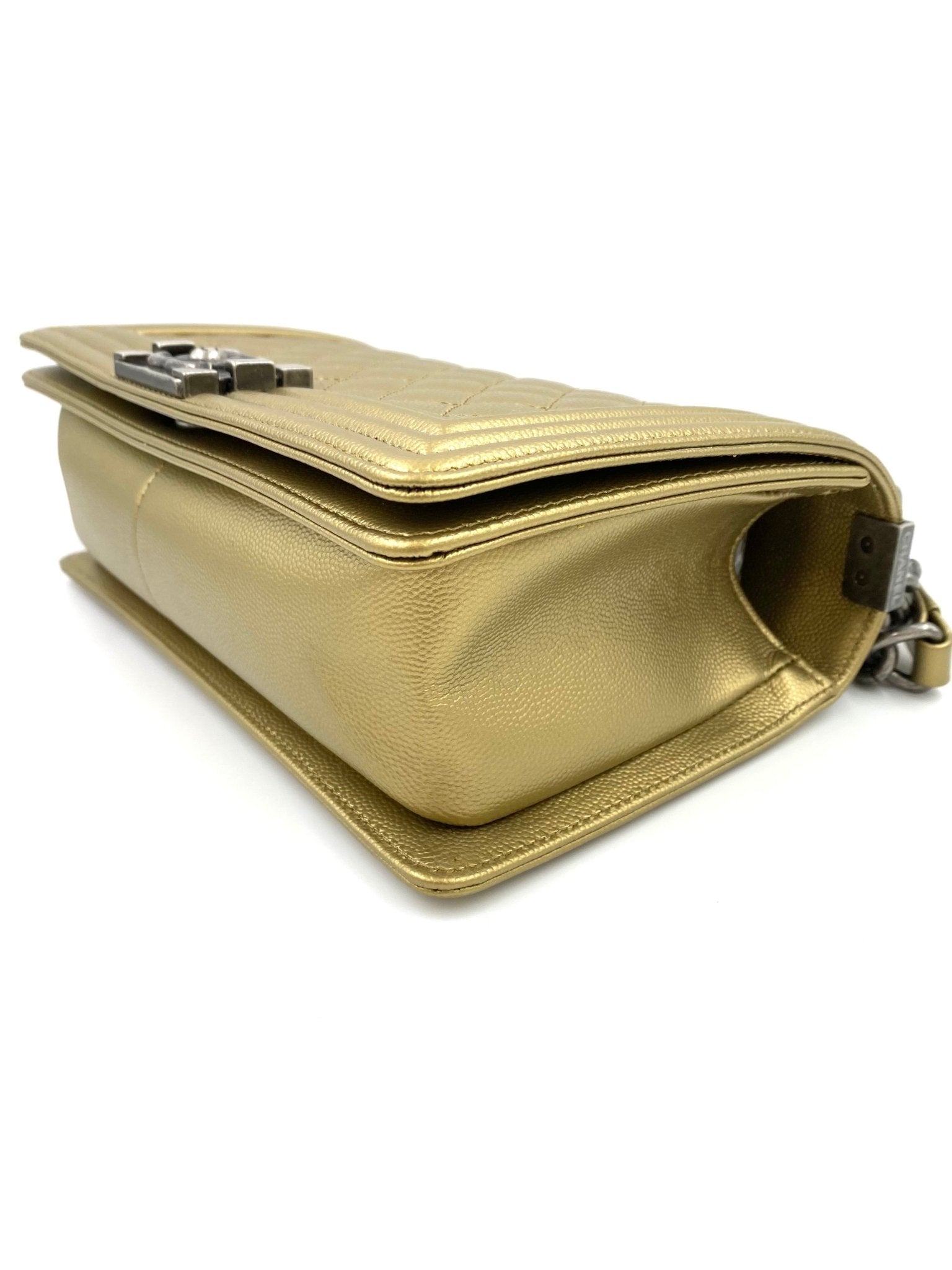 CHANEL Boy Bag medium Caviarleder gold - Clutch & Macarons - 24840870 - Clutch & Macarons - 