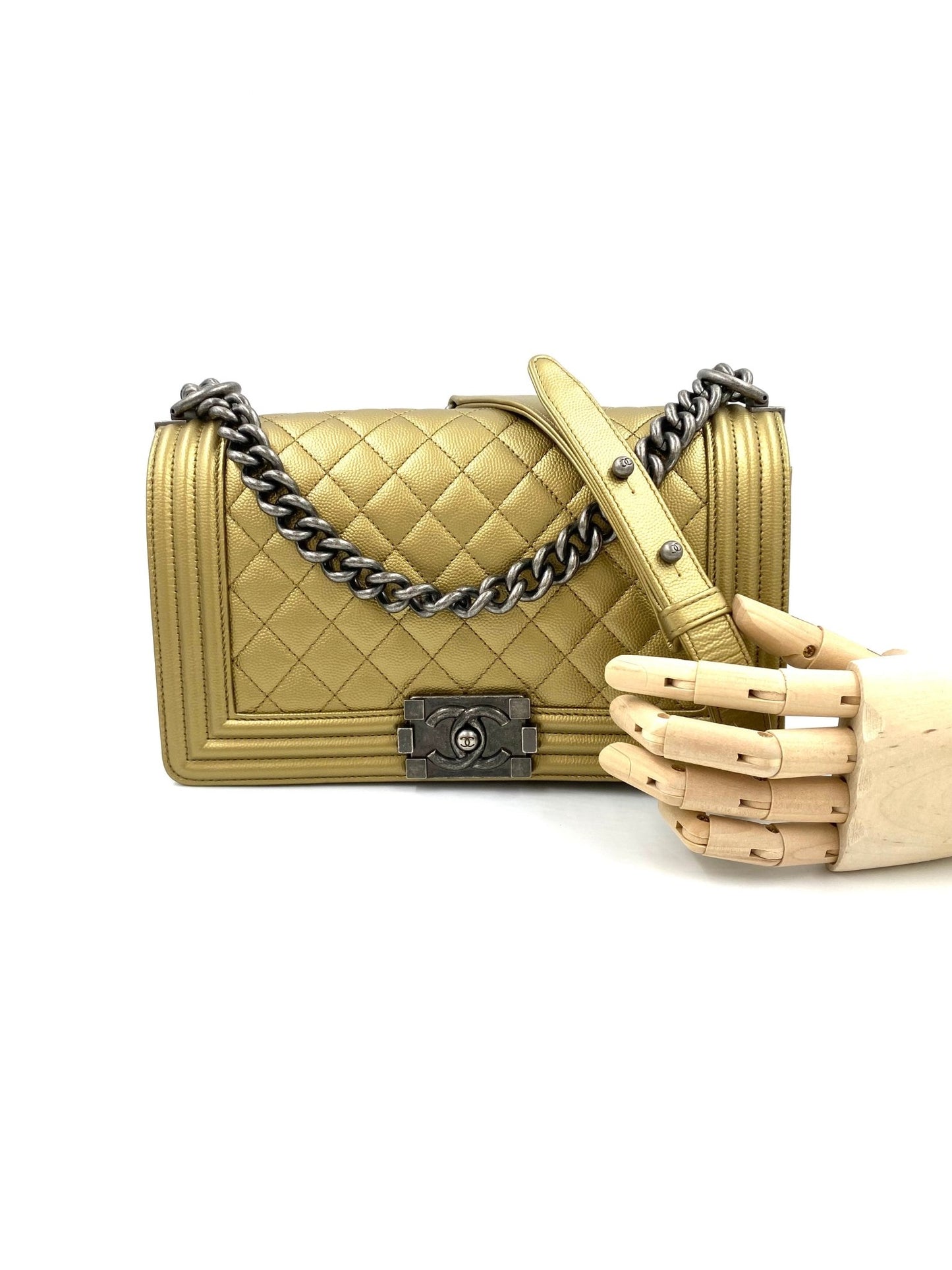 CHANEL Boy Bag medium Caviarleder gold - Clutch & Macarons - 24840870 - Clutch & Macarons - 