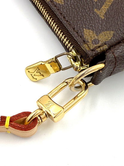 LOUIS VUITTON Pochette Accessoires Monogram Canvas - Clutch & Macarons - AR0051 - Clutch & Macarons - 