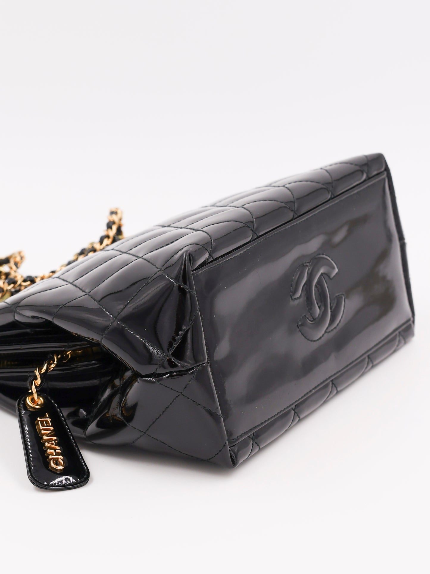 CHANEL Classic Shoulder Bag Lackleder schwarz GHW