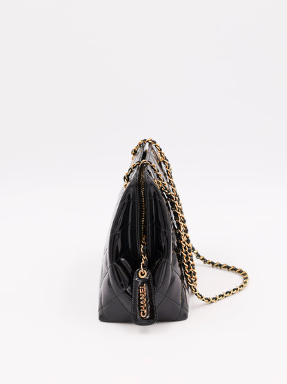 CHANEL Classic Shoulder Bag Lackleder schwarz GHW