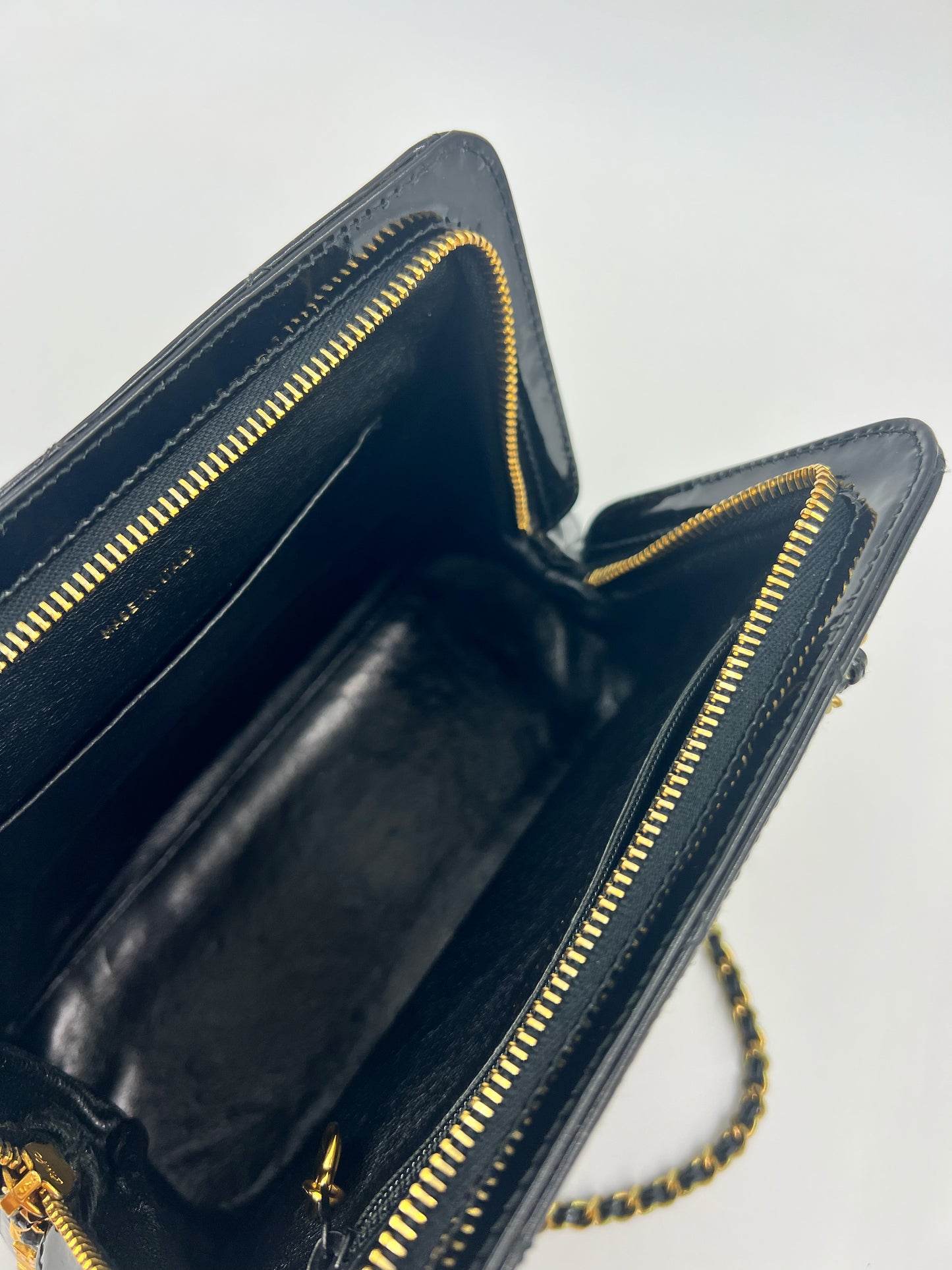 CHANEL Classic Shoulder Bag Lackleder schwarz GHW