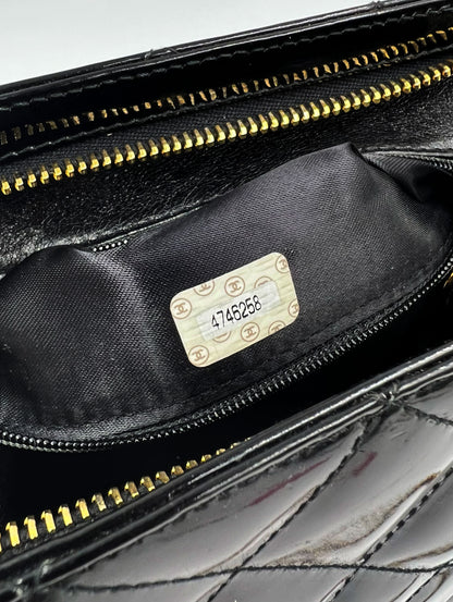 CHANEL Classic Shoulder Bag Lackleder schwarz GHW