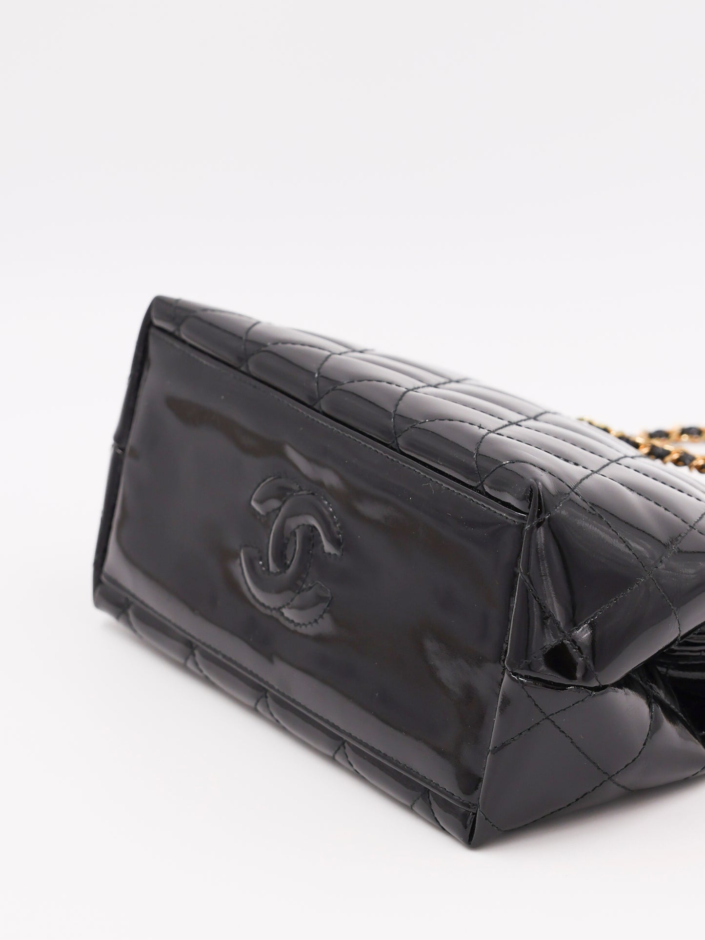 CHANEL Classic Shoulder Bag Lackleder schwarz GHW